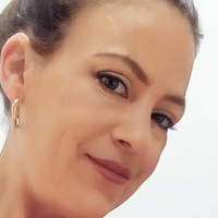 Adriana Thomas Naakt