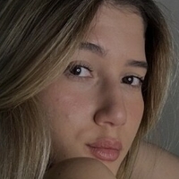 Alba Shy Naakt