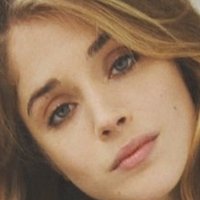 Alice Isaaz Naakt