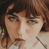 Aliese Naakt