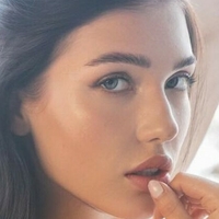 Alina Enero Naakt