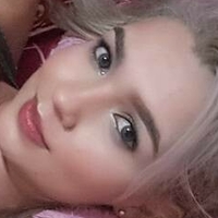 Angela R Naakt
