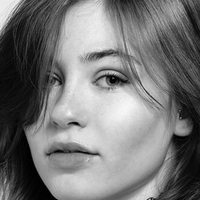 April Harel Naakt