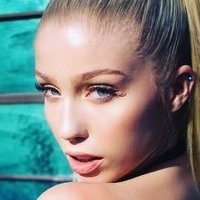 Arielle Raycene Naakt