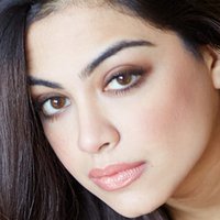 Asra Arif Naakt
