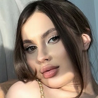 Avery Alena Naakt
