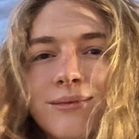 Bailey Naakt