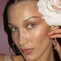 bellahadid Naakt