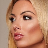 Bethany Giura Naakt