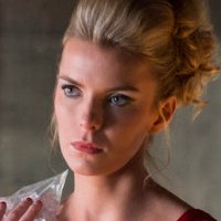 Betty Gilpin Naakt