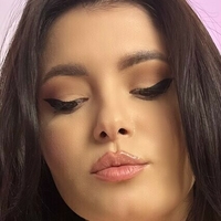 bustyema Naakt