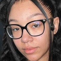 Caileneasely Naakt