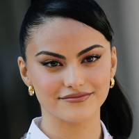 Camila Mendes Naakt