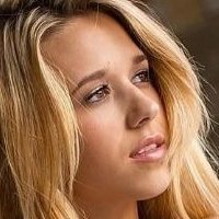 Carlye Denise Naakt