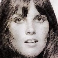 Caroline Munro Naakt