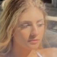 Chloe Simon Naakt