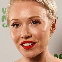 Daisy Lewis Naakt