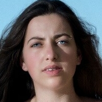 Danielle Holzman Naakt