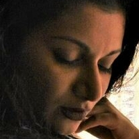 Devi Naakt