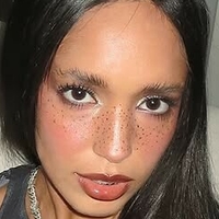 Dina Ayada Naakt