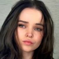 Dove Cameron Naakt