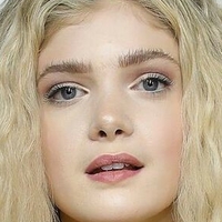Elena Kampouris Naakt