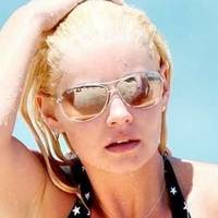 Elisha Cuthbert Naakt