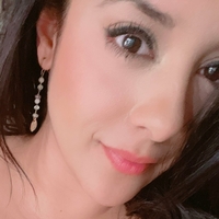 Elizabeth Retana Naakt