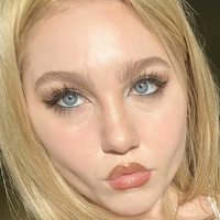 Ella Anderson Naakt