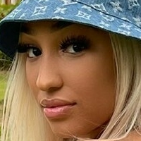Ella Bandz Naakt
