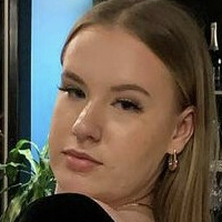 Ellie Naakt