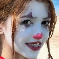 Elowen Clown Naakt