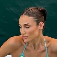 Ema Mickova Naakt
