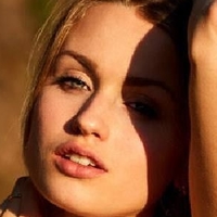 Emilia Jung Naakt