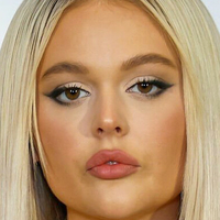 Emily Alyn Lind Naakt