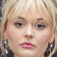 Emily Alyn Naakt