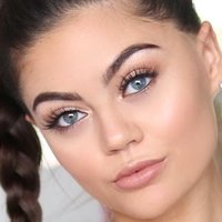 Emily Canham Naakt