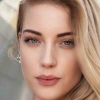 Emily Crighton Naakt