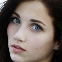 Emily Rudd Naakt
