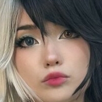 Emiru Naakt
