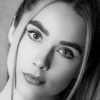 Emma Victoria Louise Naakt