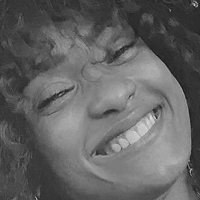 Erika Januza Naakt