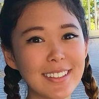 Extra Emily Naakt