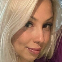gamerblonde Naakt
