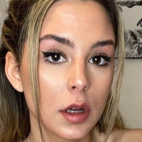 Giulia Valeri Naakt