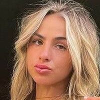 Hanna Cavinder Naakt