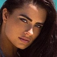 Holly Young Naakt
