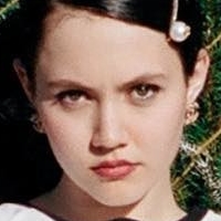 Iris Apatow Naakt
