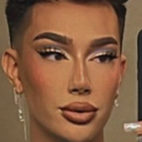 James Charles Naakt