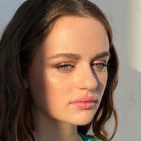Joey King Naakt